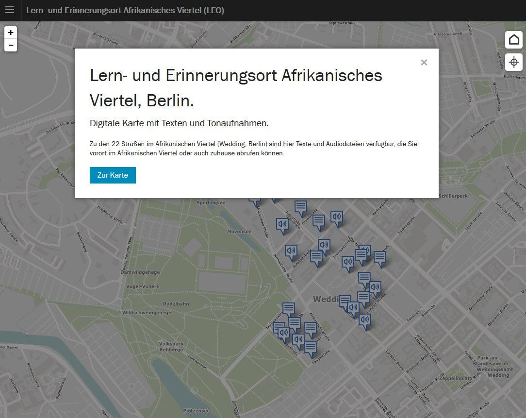 Startseite der Website Lern- und Erinnerungsort Afrikanisches Viertel in Berlin mit einer Gesamtansicht der Karte des Viertels mit mehreren blau-weißen Markierungen in Sprechblasenform und einem Textfeld