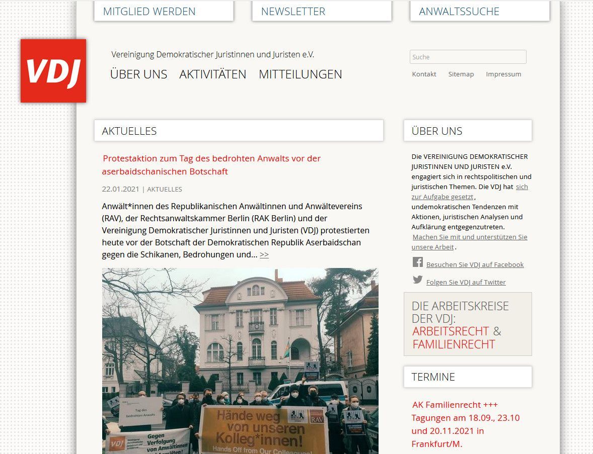 Startseite der Website Vereinigung demokratischer Juristinnen und Juristen mit den Menüpunkten „Über uns“, „Aktivitäten“ und „Mitteilungen“ 